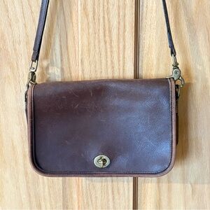 Vintage Leather Coach Pocket
Purse 9755